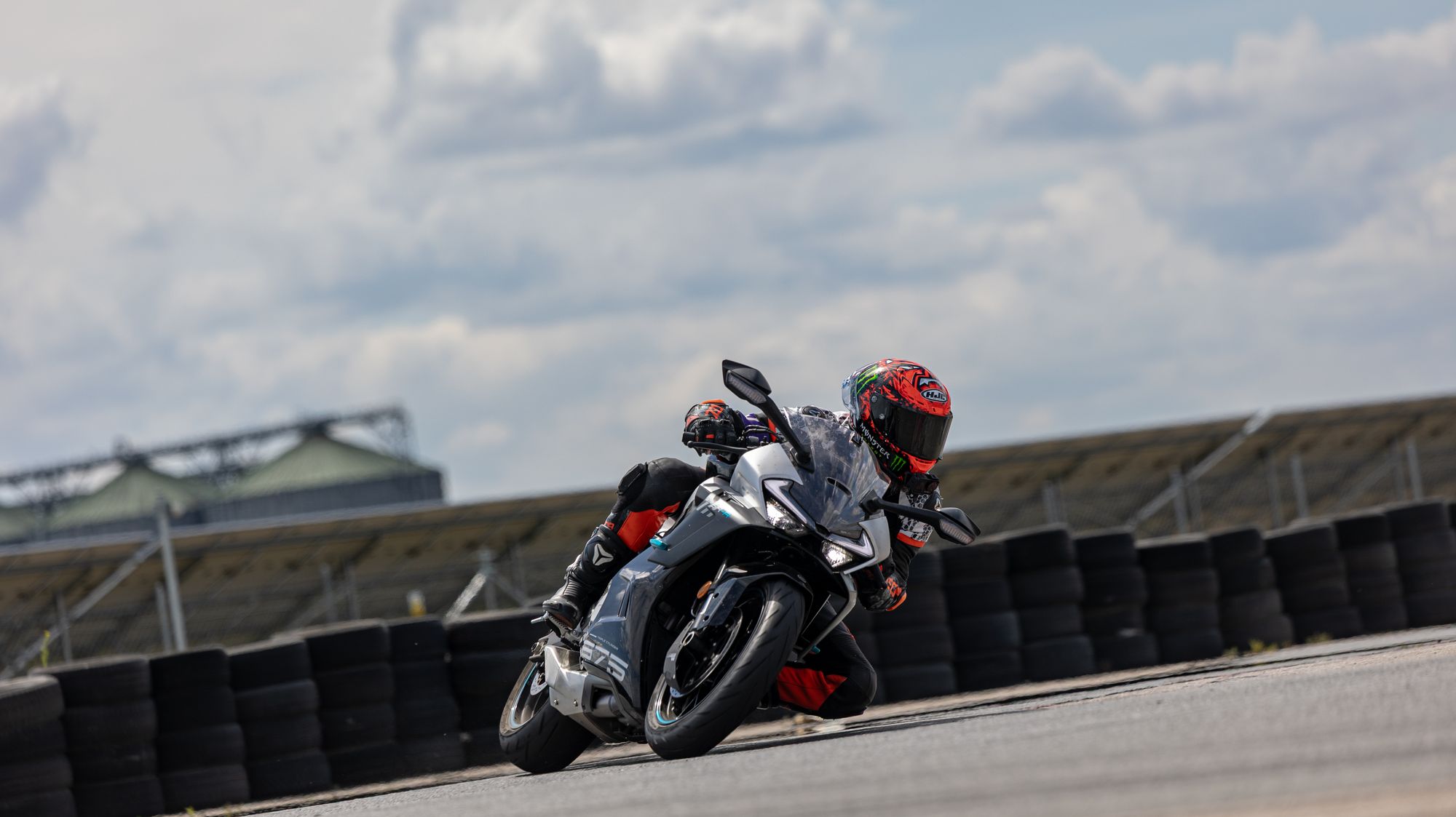 Widok obiektu Tor Krzywa podczas szkolenia motocyklowego